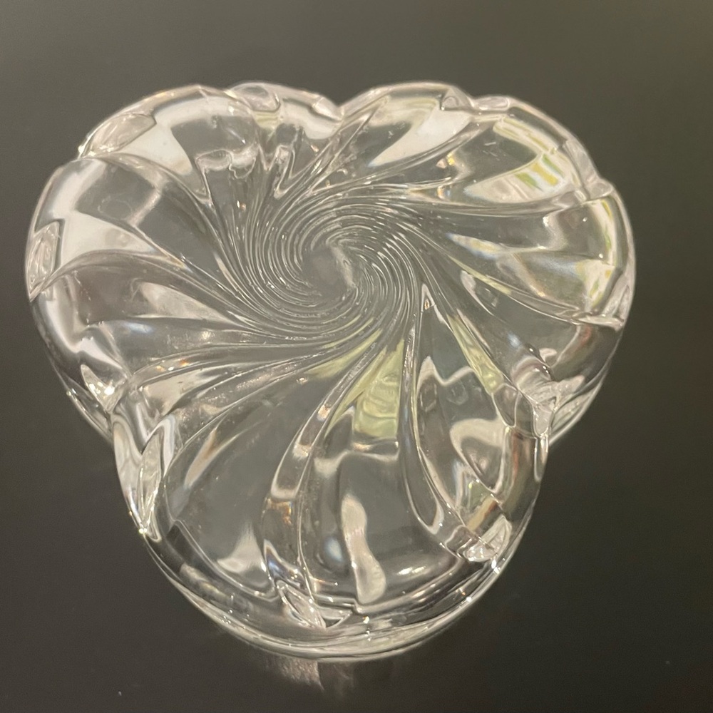 VINTAGE CRISTAL D'ARQUES 24% LEAD
CRYSTAL SWIRL TRINKET BOX WITH LID
